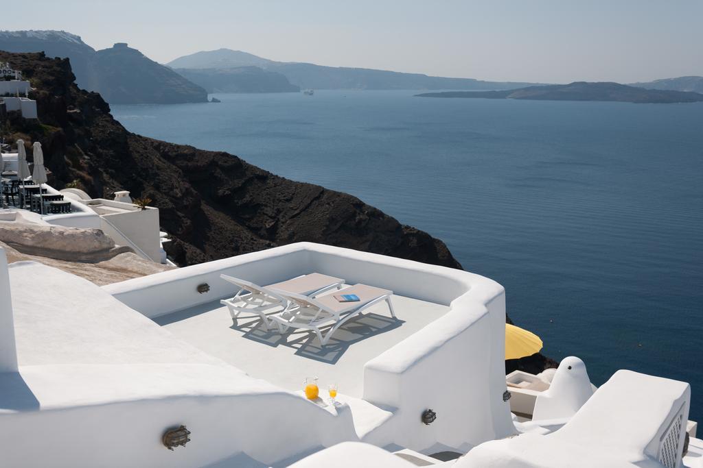 Anemomilos Oia  Bagian luar foto
