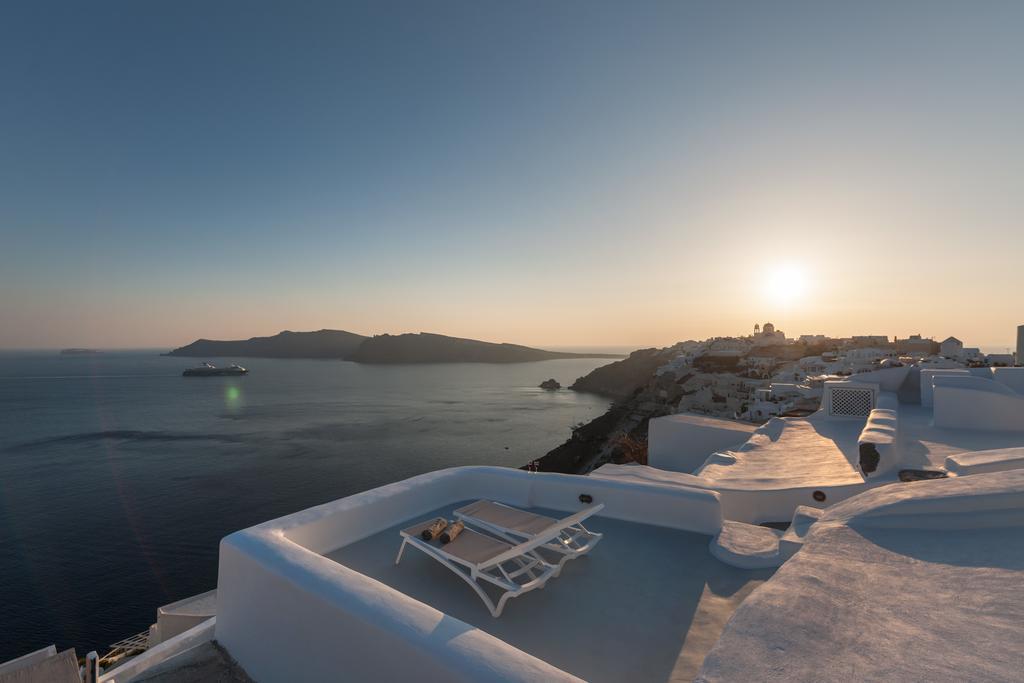 Anemomilos Oia  Bagian luar foto