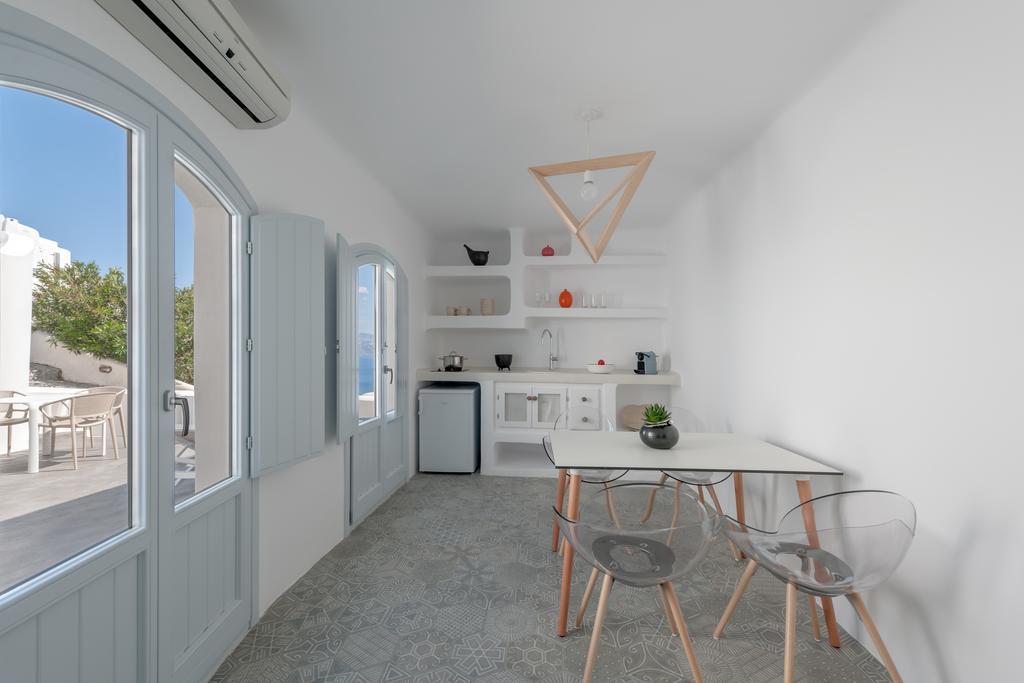 Anemomilos Oia  Bagian luar foto