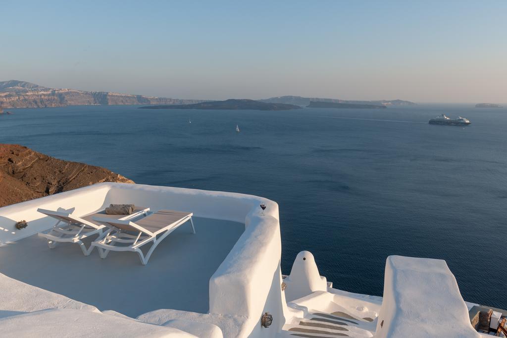 Anemomilos Oia  Bagian luar foto