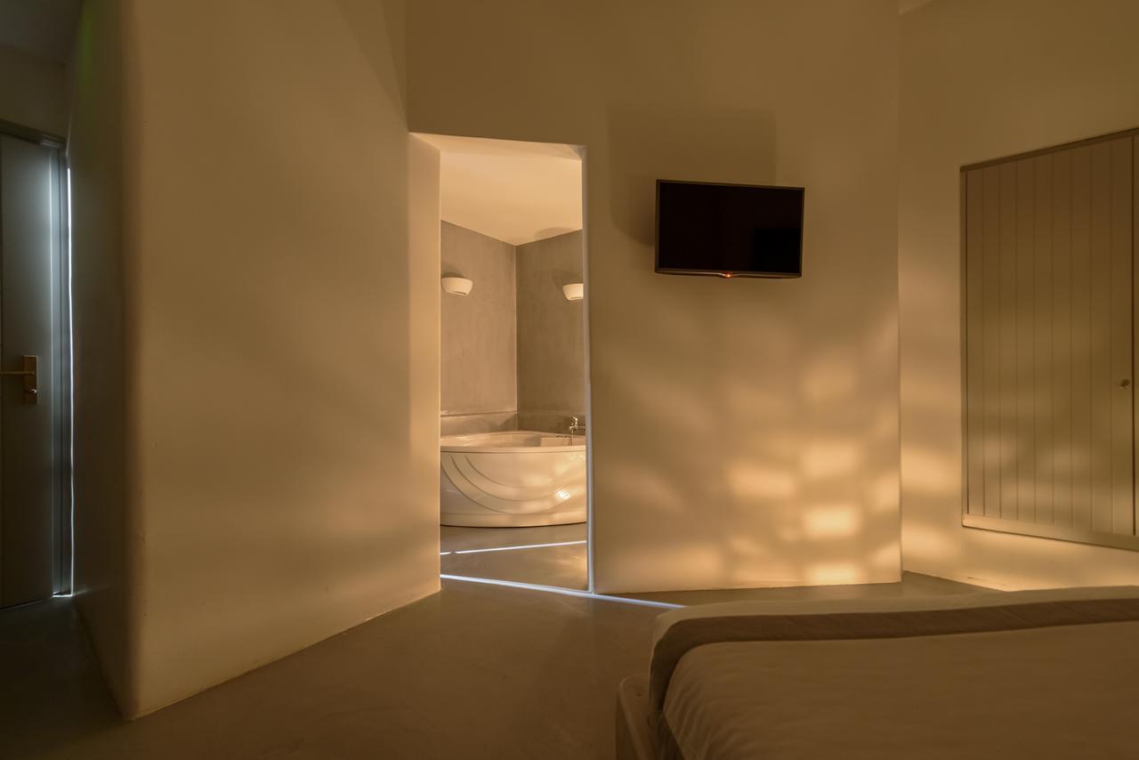 Anemomilos Oia  Bagian luar foto